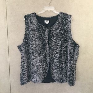 💝Cato Fuzzy Black and Gray Vest